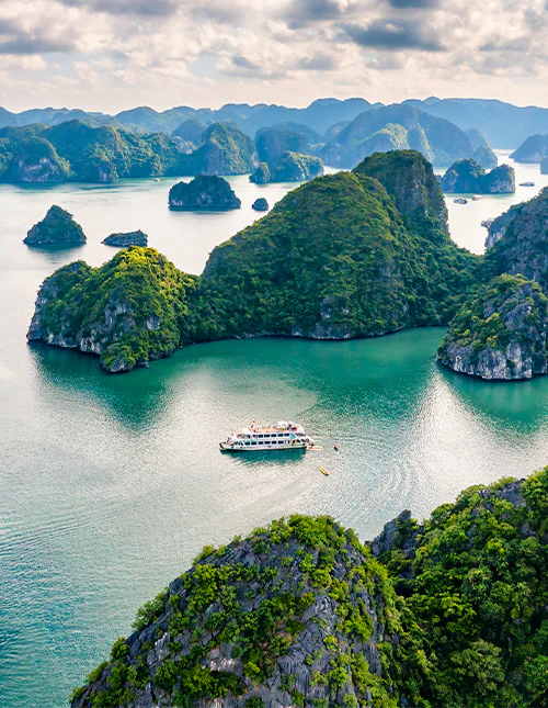 Näkymä Lan Ha -lahdelle Pohjois-Vietnamissa