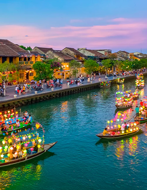Veneet seilaavat Hoi Anissa, Vietnamissa