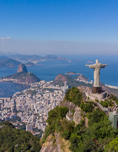 Ilmakuva Kristus Vapahtaja -patsaasta ja Rio de Janeirosta Brasiliassa