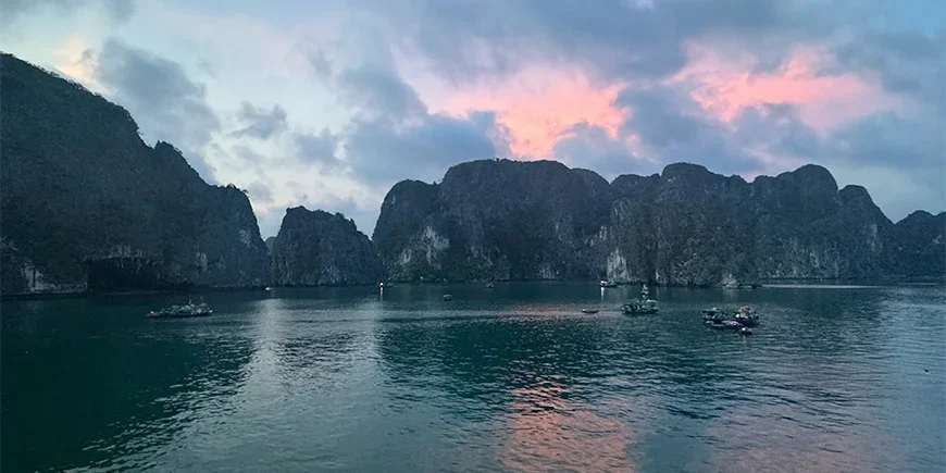 Auringonlasku Halonginlahdella