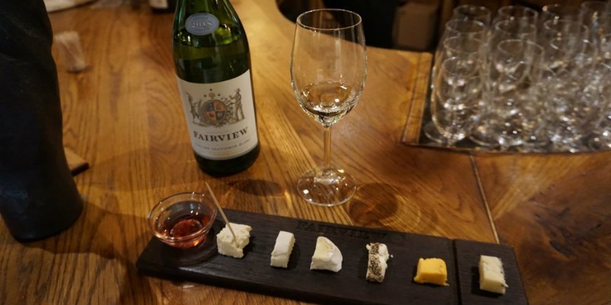 Viiniä, juustoja – ja Simpewe
