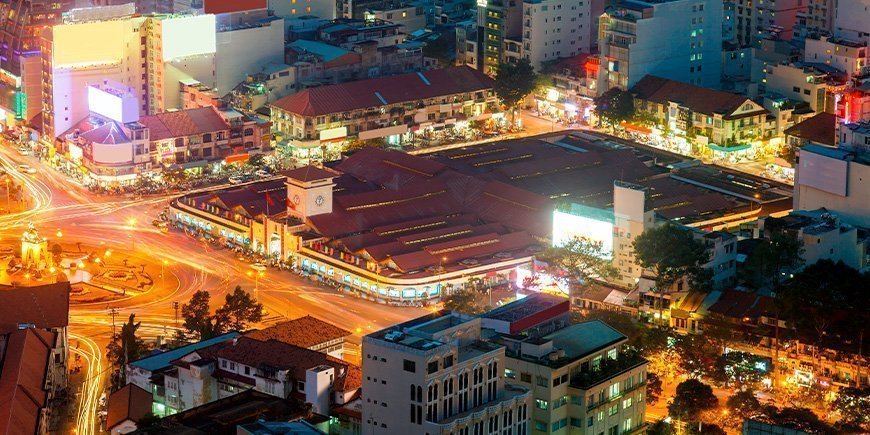 Ben Thanh -markkinat illalla Ho Chi Minh Cityssä, Vietnamissa.