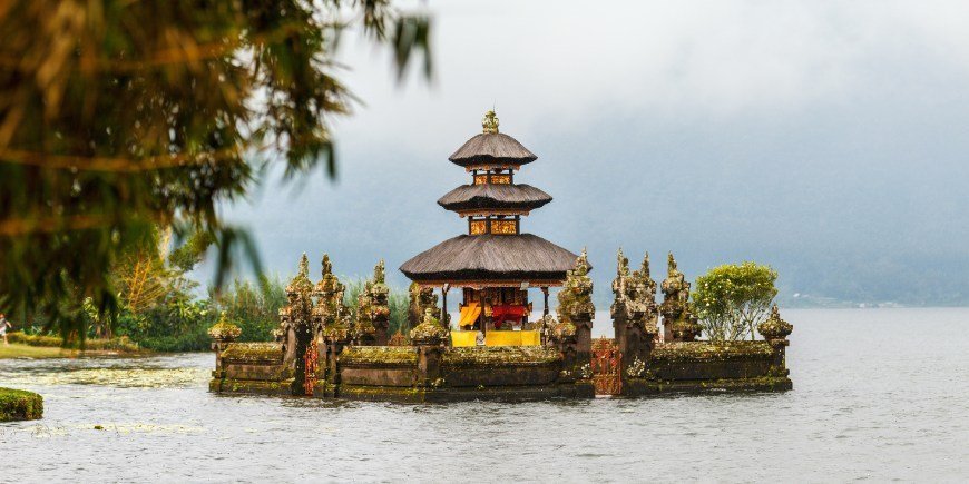 Ulun Danu Beratan -temppeli Bratanjärvellä Balilla 