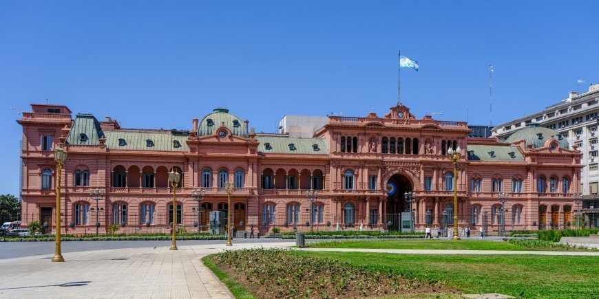 Casa Rosada pilvettömänä päivänä Buenos Airesissa