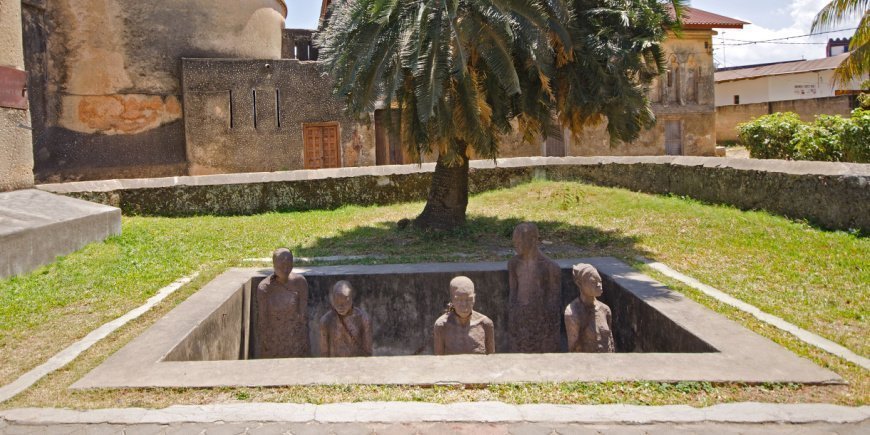 Vanhojen orjamarkkinoiden aitaus Stone Townissa, Sansibar
