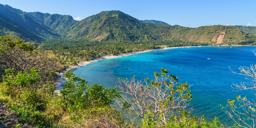 Senggigin rannan vehreä näkymä Lombokissa