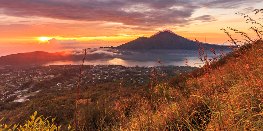 Balilainen auringonnousu Batur-vuorella