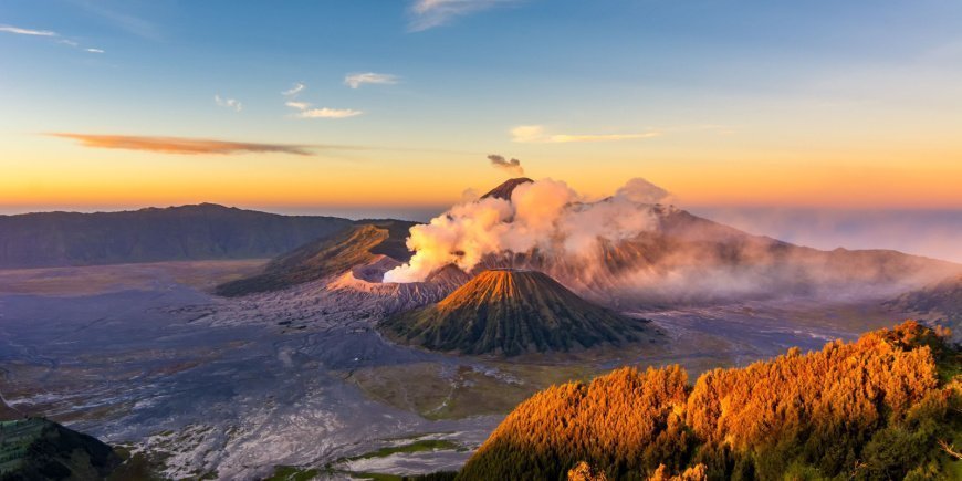 Auringonnousu Bromo-vuorella Jaavalla Indonesiassa