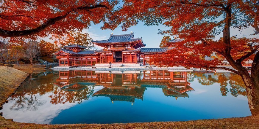 Syksyn värit temppelissä Kiotossa, Japanissa.