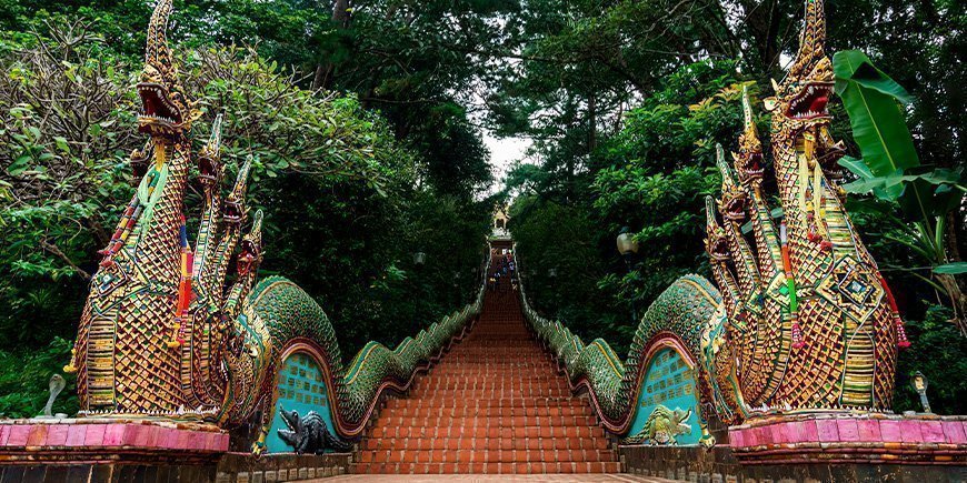 Doi Suthepin temppelin portaat Chiang Maissa, Thaimaa