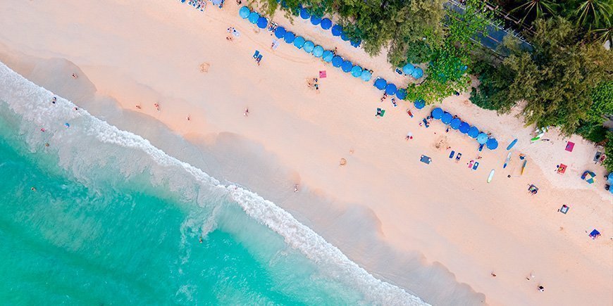 Kata Beach Phuketissa Etelä-Thaimaassa.