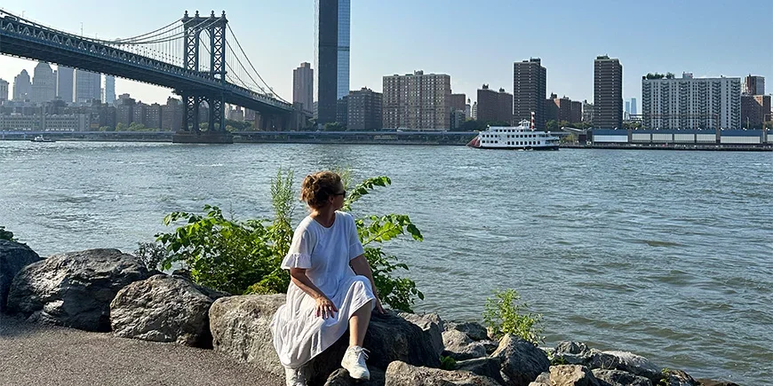 Bianca joen rannalla