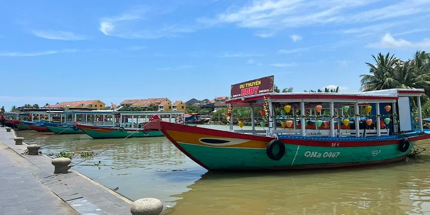 Kauniita veneitä Hoi Anissa, Vietnamissa