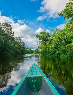 Veneretki Amazonin viidakon syvyyksissä Ecuadorissa