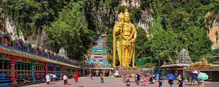 Batu Caves Malesian pääkaupungin Kuala Lumpurin ulkopuolella.