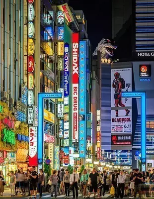 Shinjuku Tokiossa illalla